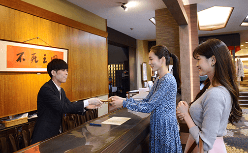 心のこもったスタッフのおもてなし。バリアフリー設備も充実【不死王閣】