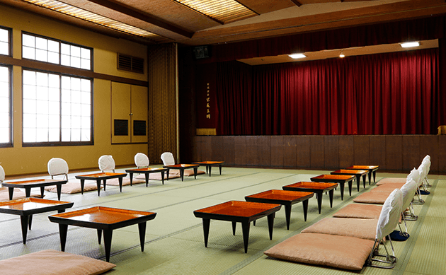 多様な宴会場スタイル。人数や用途に合わせて選べる宴席【不死王閣】