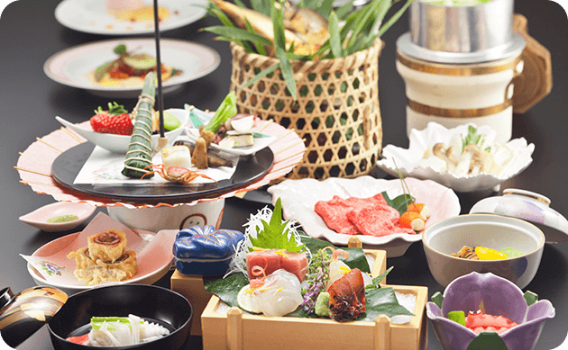 大切な人と過ごす記念日のお祝い。心温まるひとときを演出する上質な会食シーン