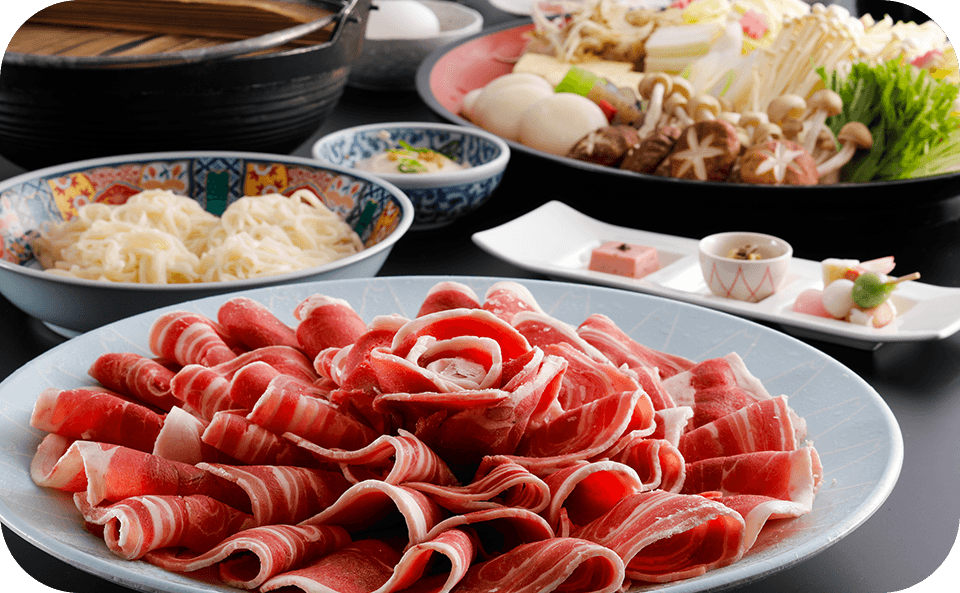 コラーゲンたっぷりの特製味噌仕立てぼたん鍋。猪肉の旨みと野菜の甘みが絶妙