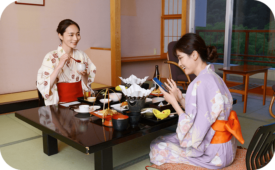 3世代旅行に最適なお部屋食。和の趣あふれる空間で会話を楽しみながら美食を満喫