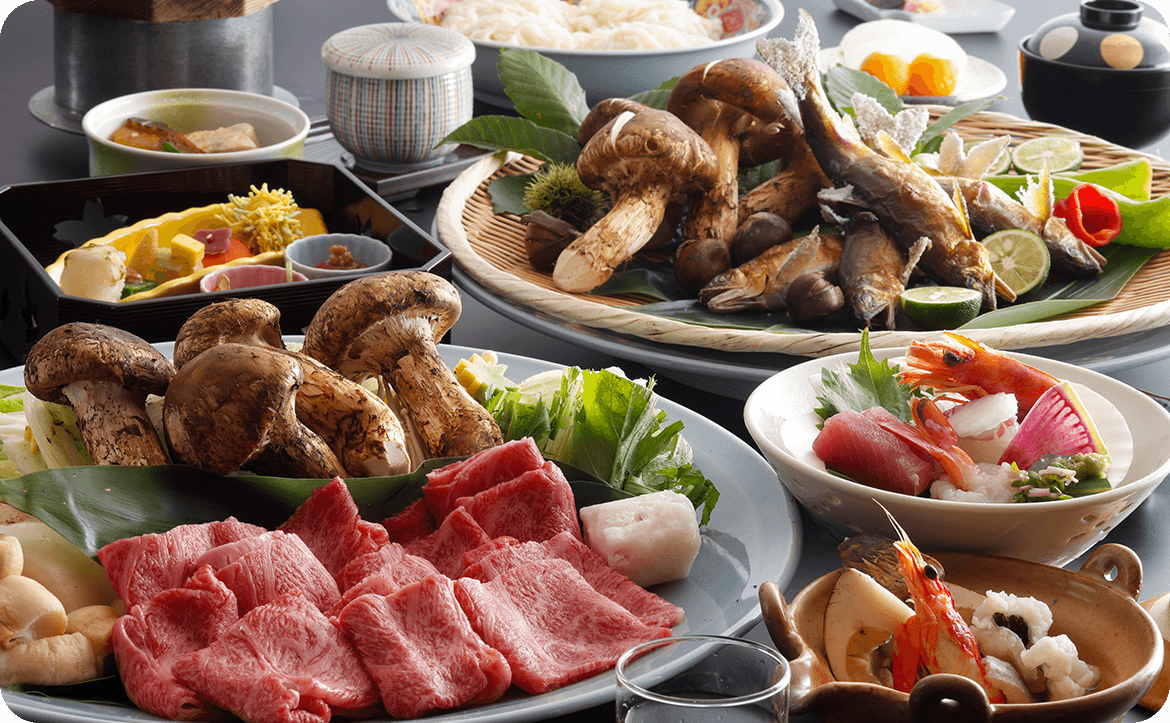 松茸の香り高い会席料理の数々。五種の調理法で味わう秋の味覚