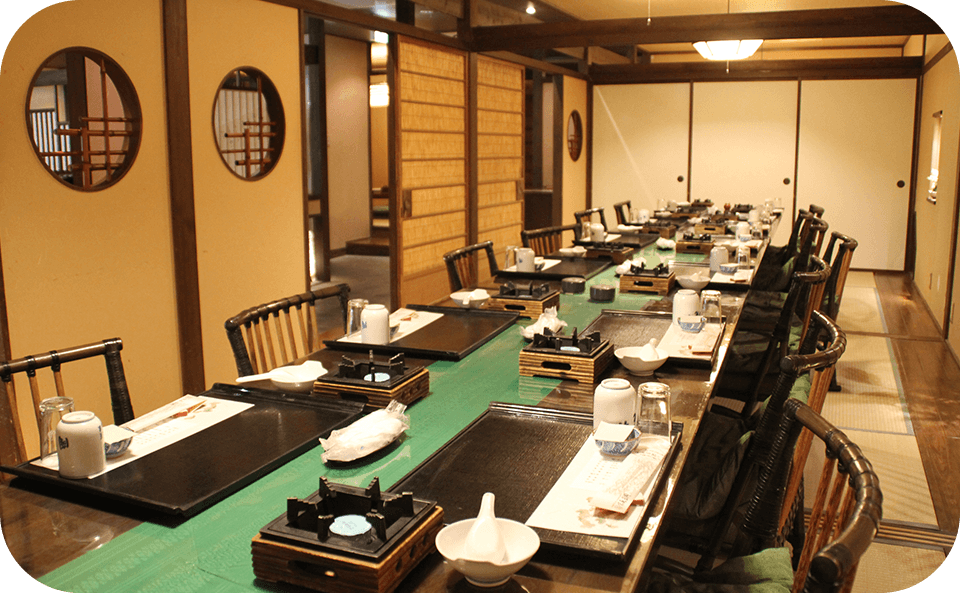 和モダンな設えの個室。ゆったりとした空間で会席料理を堪能