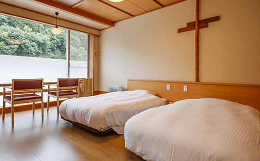 愛犬と一緒に寛げる専用ベッドルーム。大切なペットと一緒に過ごす快適な旅【不死王閣】