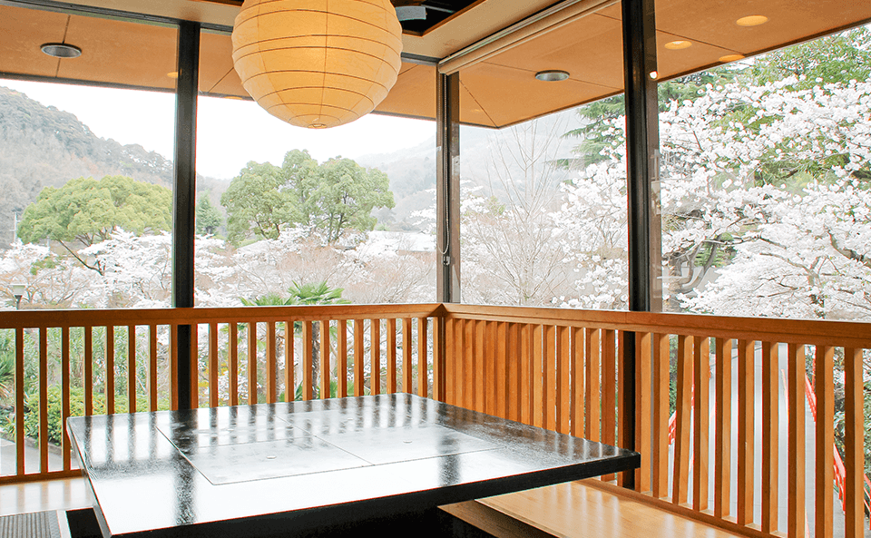 四季折々の景色を感じながらごゆっくりとお召し上がりいただけます