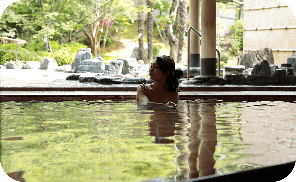 様々な温度の浴槽を完備した大浴場。好みの温度で楽しめる充実の設備