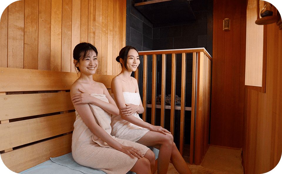 洗い場を完備した清潔な大浴場。快適な温泉体験を提供