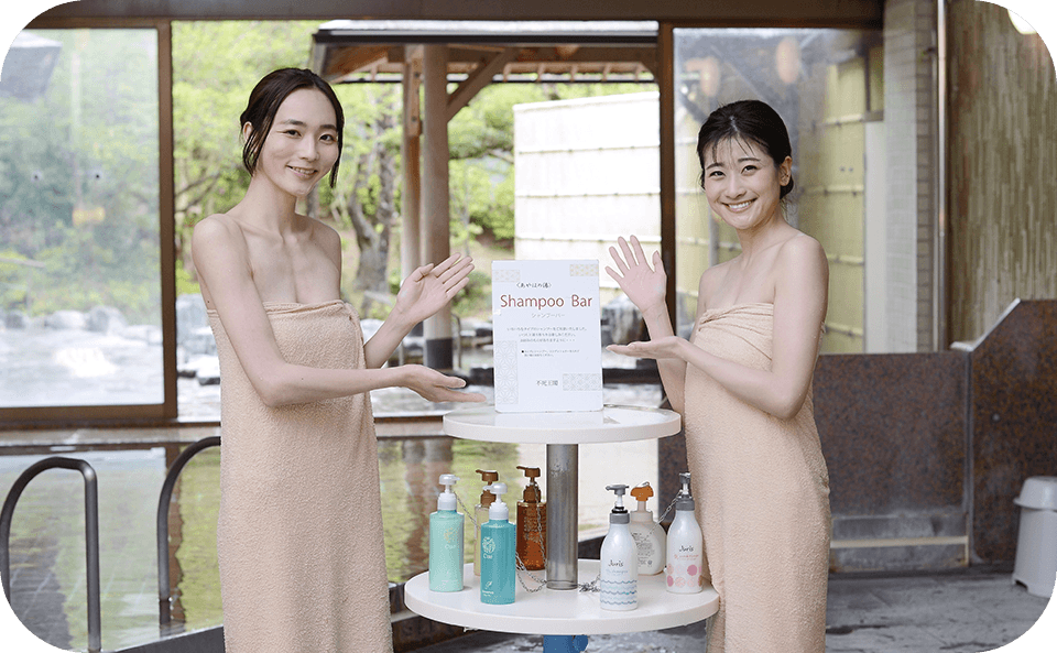 高級感のある脱衣所。充実したアメニティで快適な利用をサポート