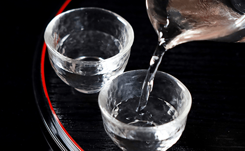 故人を偲ぶ献杯のご用意。厳かな法要の会食を演出【不死王閣】