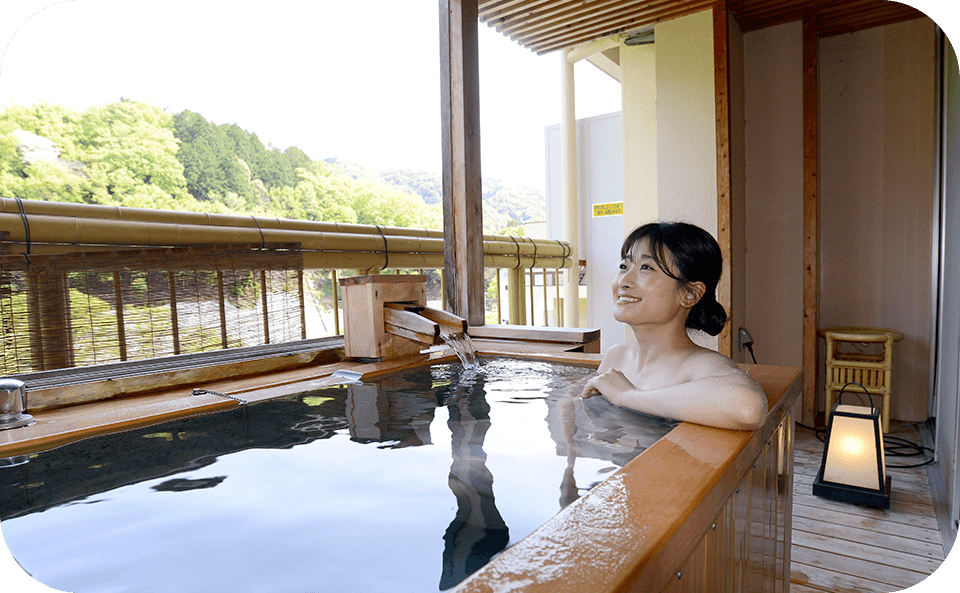 高層階から眺める開放的な景色。露天風呂付き客室からの絶景