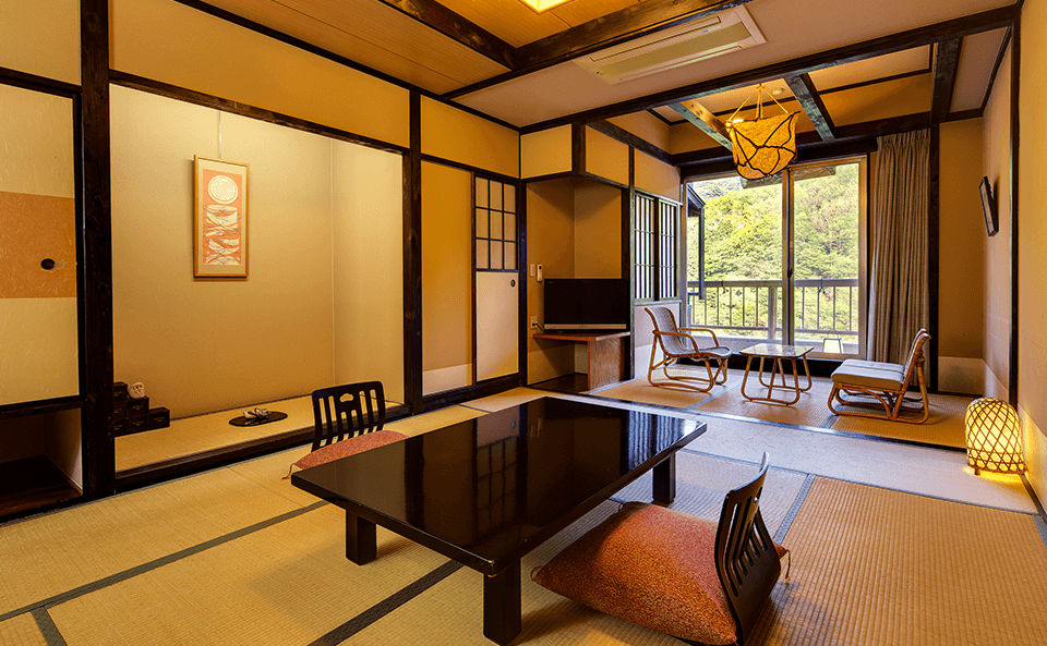 自然素材を活かした和室スペース。落ち着きのある寛ぎの空間