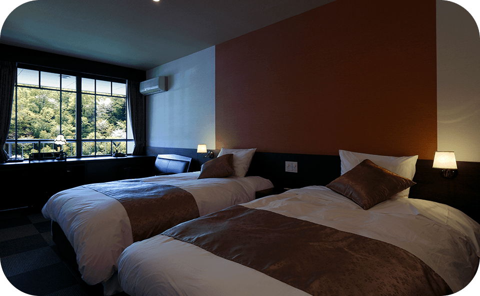 洋室タイプの客室のベッドエリア。快適な眠りを提供する高品質ベッド