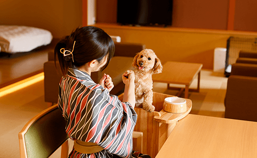 愛犬と一緒に楽しむお部屋食。旬の味覚を取り入れた会席料理を気兼ねなく堪能