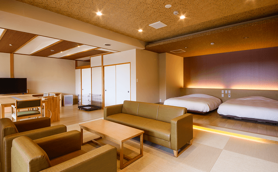 快適な眠りを提供するベッドルーム。愛犬と一緒に過ごせる寝室空間