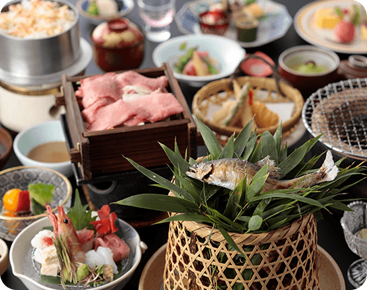 お造りと牛しゃぶしゃぶが楽しめる遊月プランの料理。海の幸と山の幸を贅沢に味わう会席料理【不死王閣】