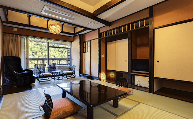 プライベートな露天風呂付き客室で家族との贅沢な時間を【不死王閣】