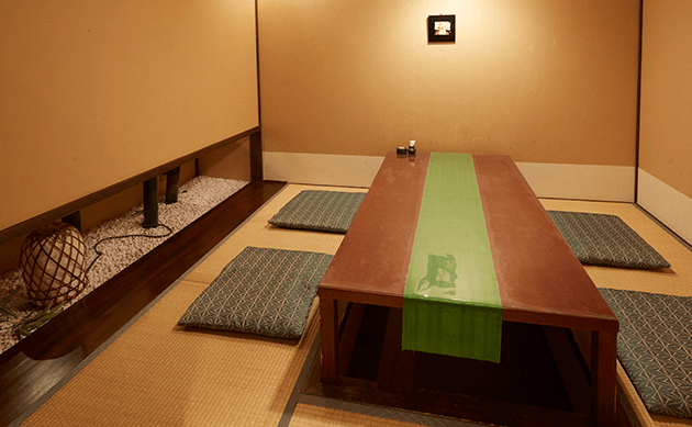 家族で楽しむ個室宴席のご夕食。お子様連れでも安心のプライベート空間【不死王閣】