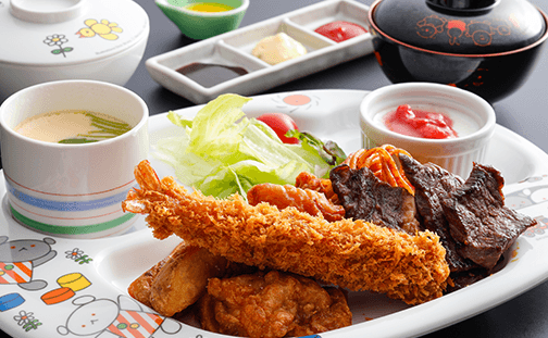 小学生に人気のお子様ランチ。家族旅行を彩るご夕食プラン【不死王閣】