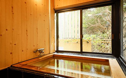 家族でのびのび楽しめる貸切風呂。安心のプライベート空間【不死王閣】