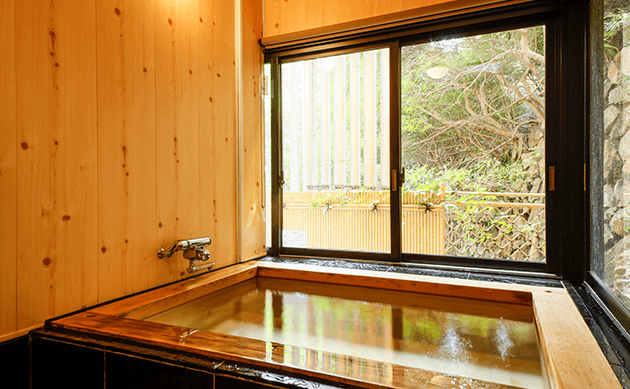 3世代で楽しめる貸切風呂。家族だけのプライベートな入浴タイム【不死王閣】