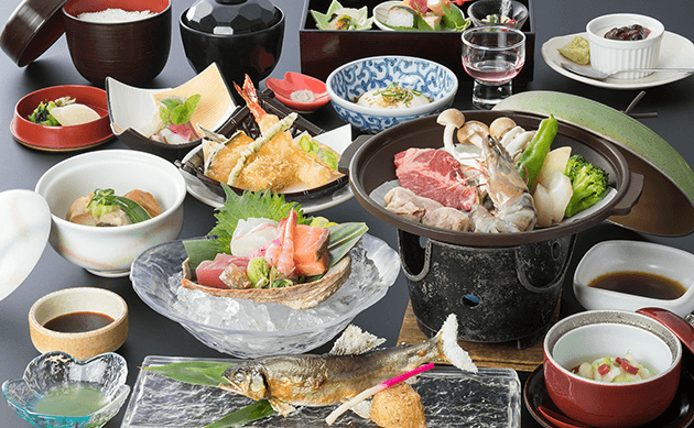 旬の味覚を堪能できる月替わり料理。季節ごとの美味を楽しむプラン【不死王閣】