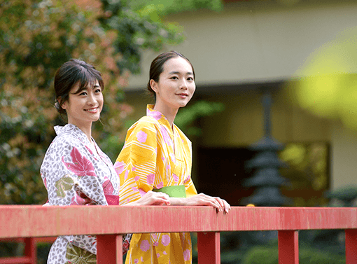 カラー浴衣でのんびりと散策。不死王閣で楽しむ女子旅プラン