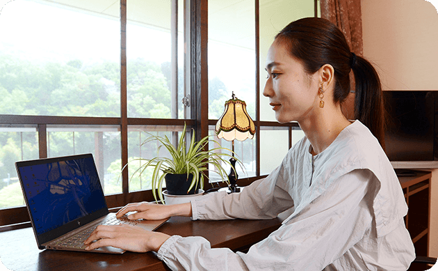 Wi-Fi完備、ワーキングデスク＆チェア付きの集中できる客室